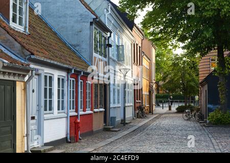 Kopfsteinpflastergasse im alten Armenviertel (`Stadt der Bettler`), Odense, Fünen, Dänemark, Europa Stockfoto